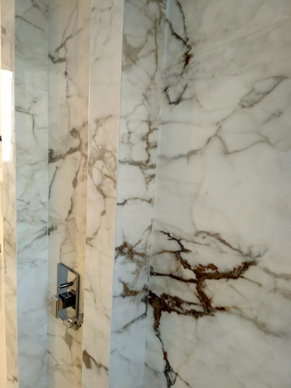 Pavimenti e rivestimenti in ceramica - marmo - linoleum - parquet - resine industriali e di arredo